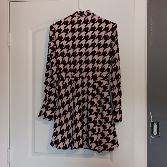 Women's Forever 21 Long Sleeve Houndstooth Pink & Black Dress, Size Small - Picture 2 of 7